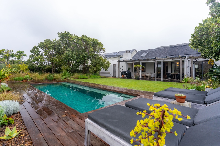 4 Bedroom Property for Sale in Lake Michelle Western Cape